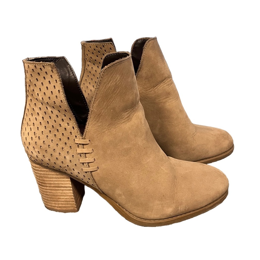 Steve Madden Tan SHEPP Suede Ankle Boots Sz 9.5 V Notch Cut-Out Western